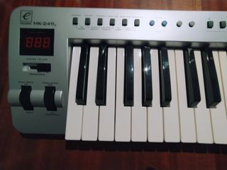 Teclado controlador MIDI MK 249