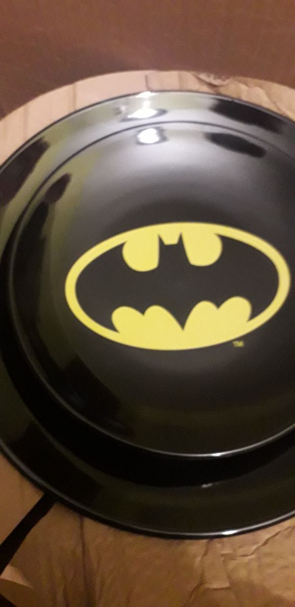 Batman dos platos nuevos con su logotipo no envío