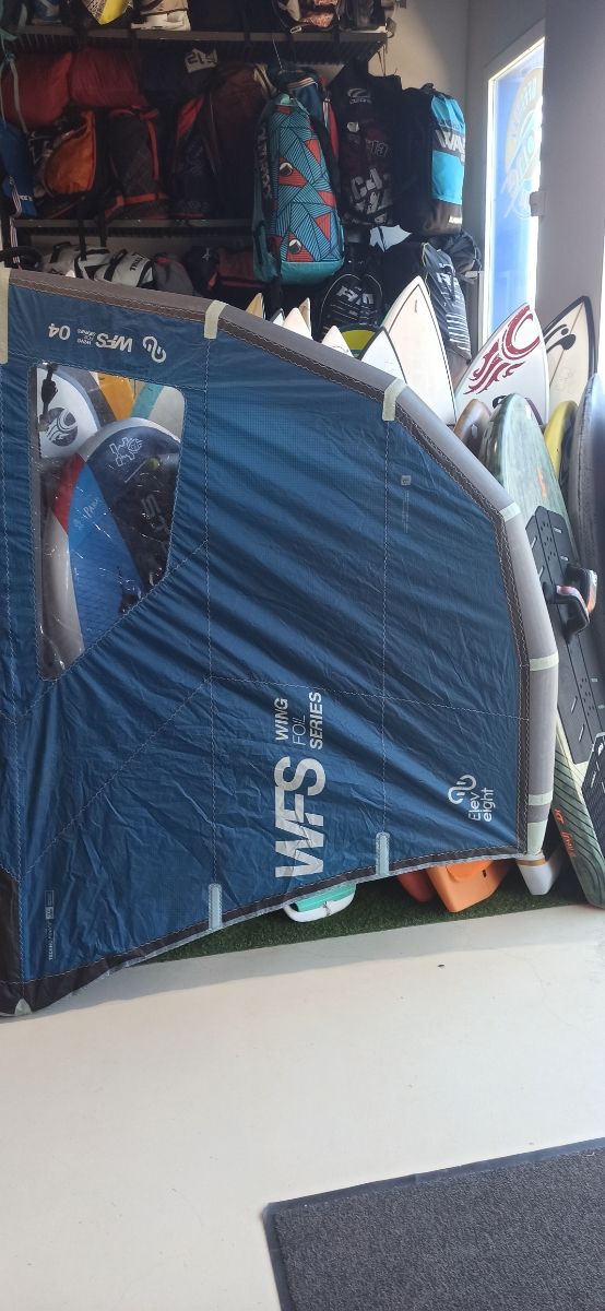 Wing Eleveight WFS 4.0 con botavara