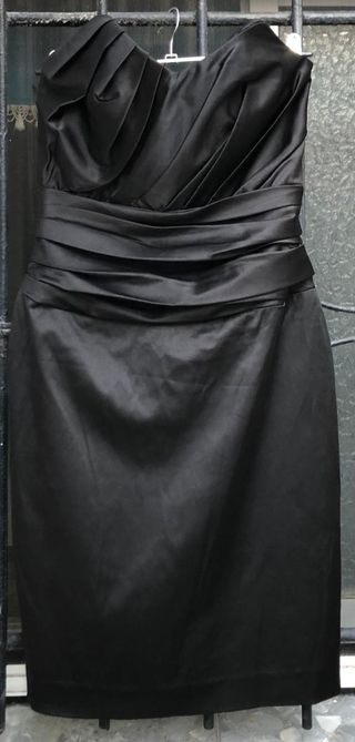 Vestido negro palabra honor