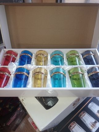 Vasos de té y de colores