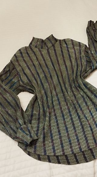 Blusa dorada manga larga