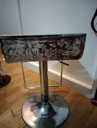 Baúl antiguo de madera y metal