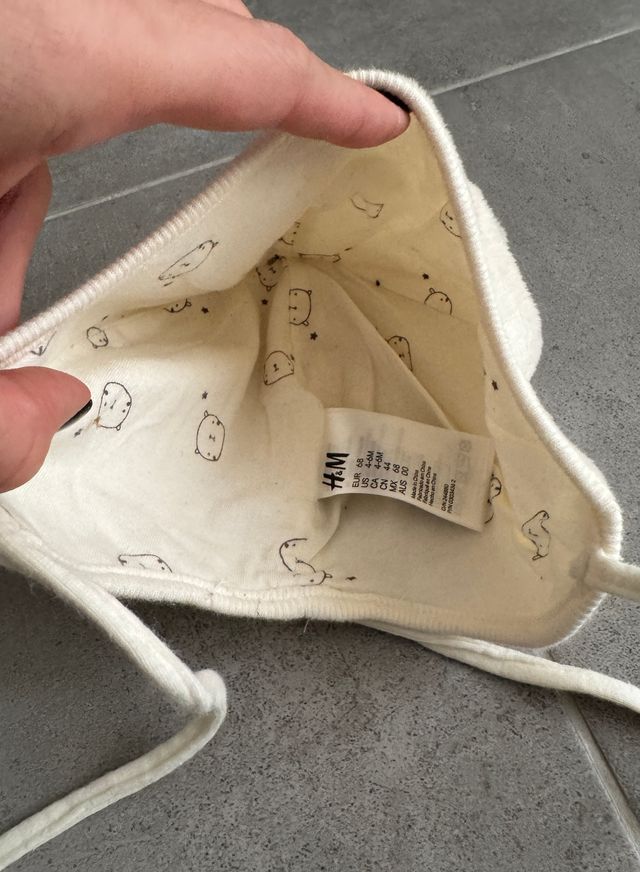 Gorro de bebe con orejeras H&M