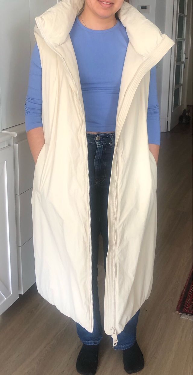 Chaleco/ plumòn de Massimo Duti color blanco crudo