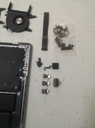 Repuestos MACBOOK PRO 14 A2442