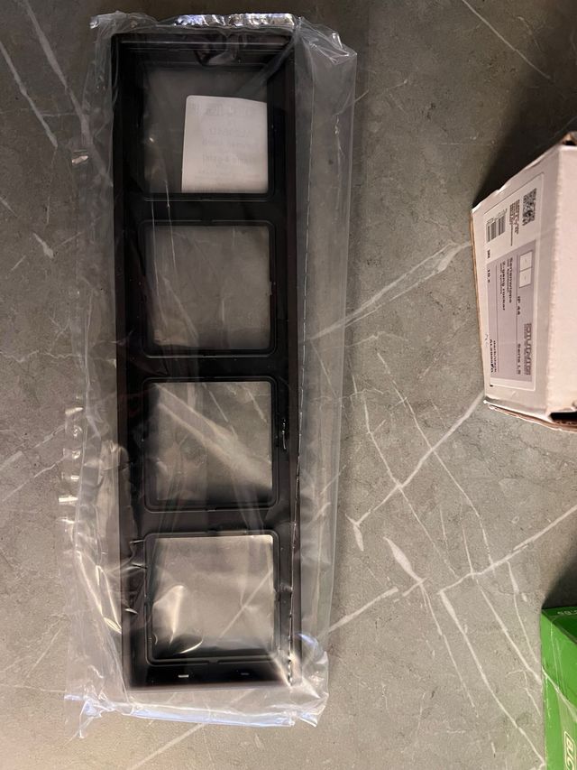 Marco Jung LS 990 Dark cuadruple Aluminio lacado