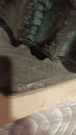 Escultura J. Bofill mujer