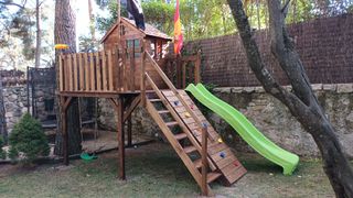 PARQUE INFANTIL CON TIROLINA