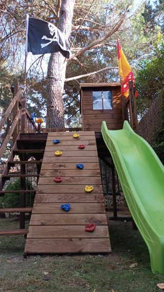 PARQUE INFANTIL CON TIROLINA