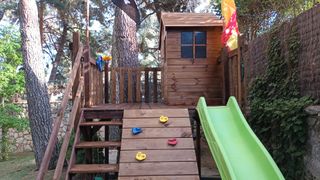 PARQUE INFANTIL CON TIROLINA