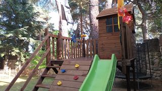 PARQUE INFANTIL CON TIROLINA