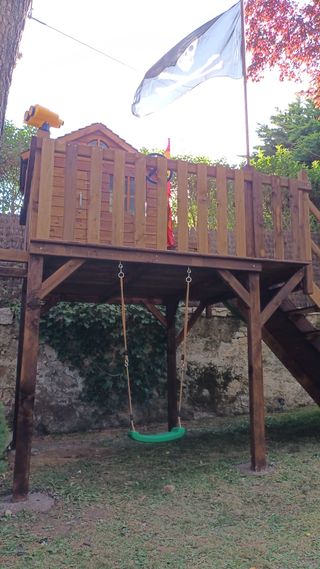 PARQUE INFANTIL CON TIROLINA