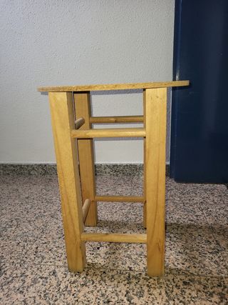 Mesa camilla pequeña.