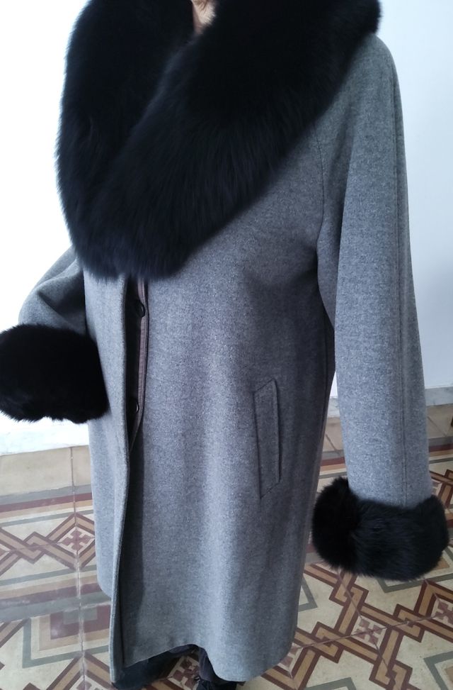 Cappotto grigio con pelliccia