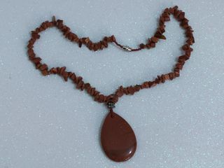 Collana con pendente stile corallo