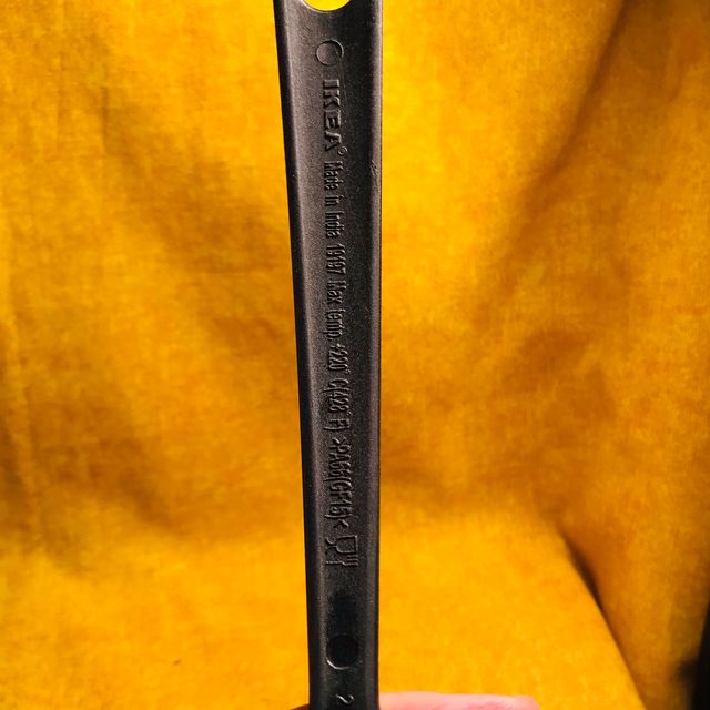 mestolo con pinza da cucina