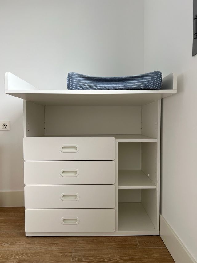 Comoda + Cambiador infantil IKEA
