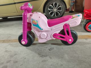 Moto correpasillos niña