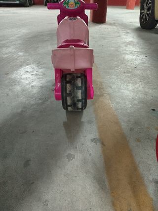 Moto correpasillos niña