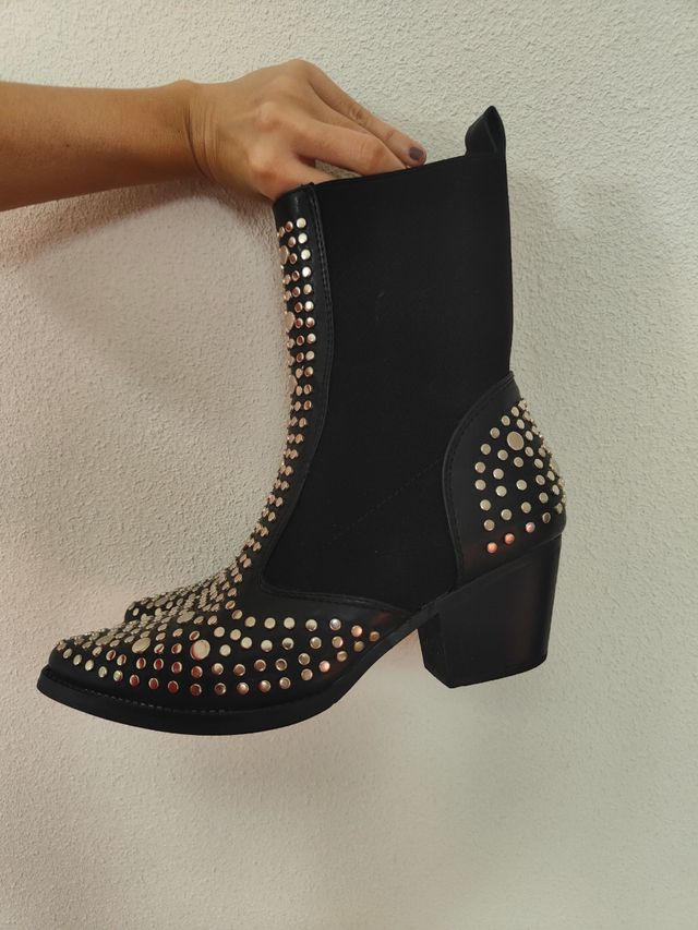 Botines cowboy tachas