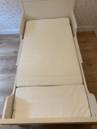 Cama extensible con  colchón y somier Ikea