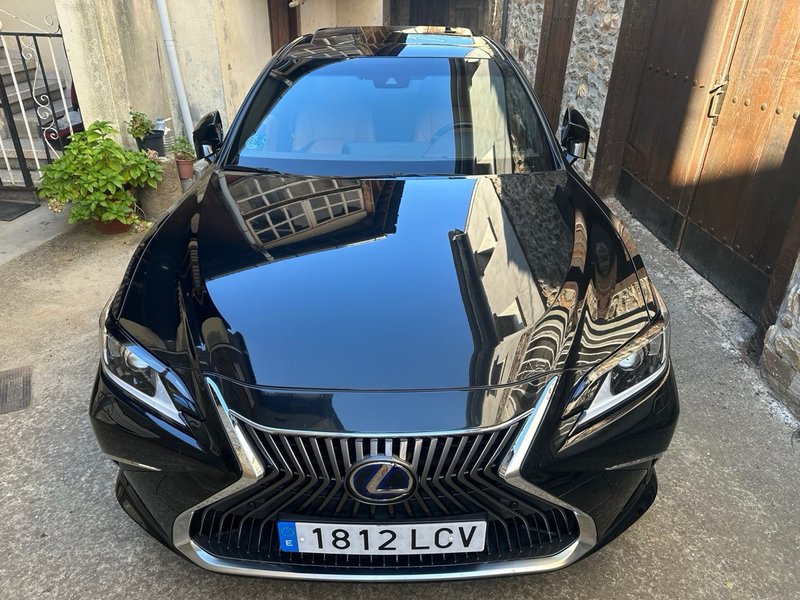 Lexus ES 2019 - foto 1