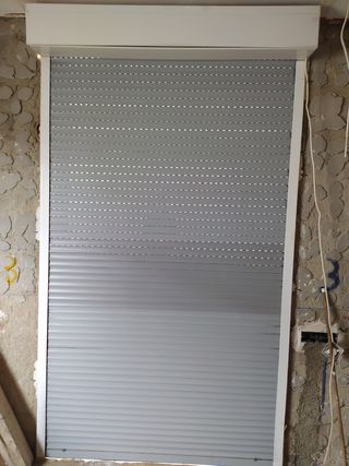 Persiana con motor para exterior