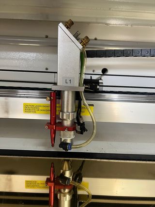 Máquina Láser Doble Cabezal 180w , solo 100h uso