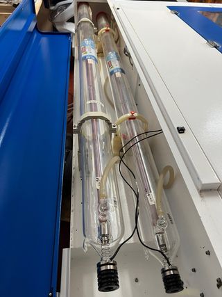 Máquina Láser Doble Cabezal 180w , solo 100h uso