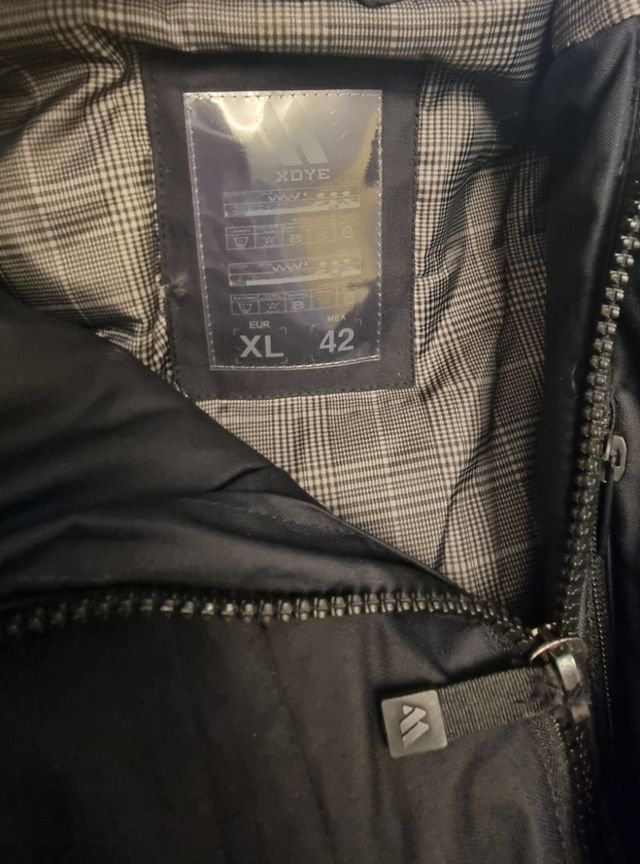 Chamarra negra hombre