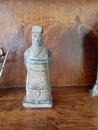 Pequeña figura al guerrero terracota