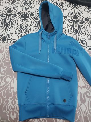 Preciosa chaqueta Puma de neopreno