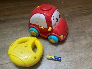 Coche teledirigido bebé
