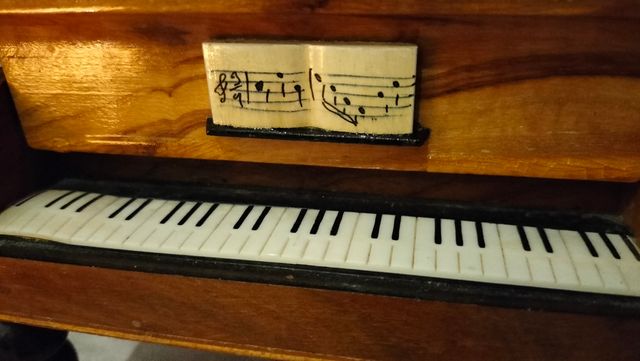 Joyero de madera piano musical