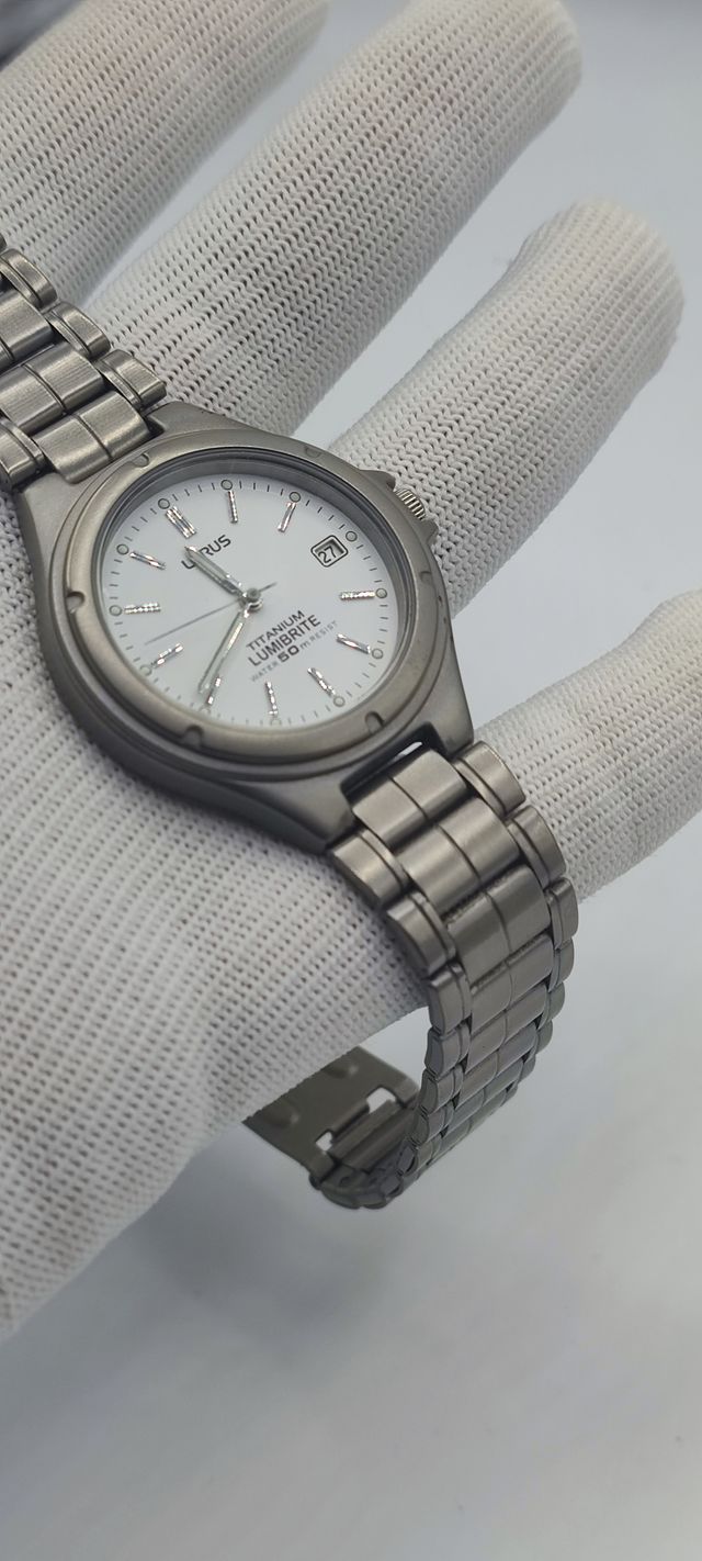 Reloj Lorus Titanium lumibrite 50wr