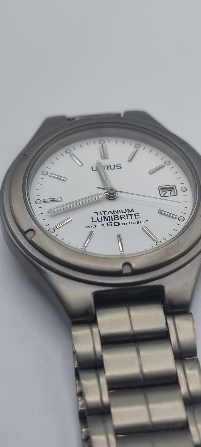 Reloj Lorus Titanium lumibrite 50wr