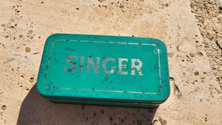 Caja accesorios Singer