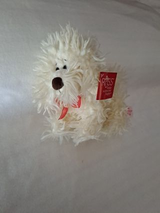 Perro de peluche a estrenar