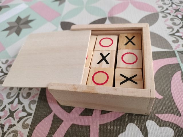 Juegos de mesa 3 y 4 en rayas.