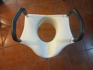 Asiento elevador para inodoro