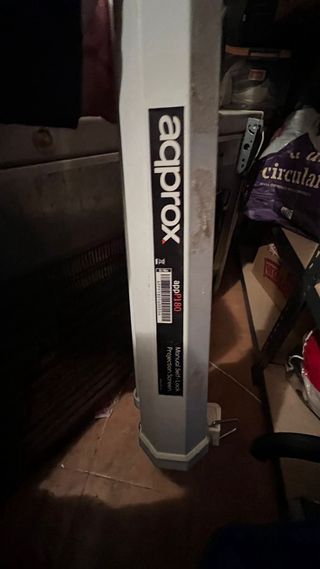 Proyector con pantalla