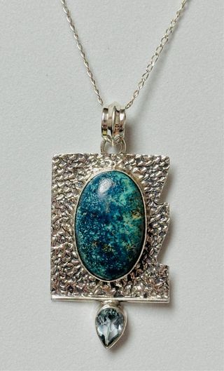 Colgante de crisocola con cadena en plata ley 925