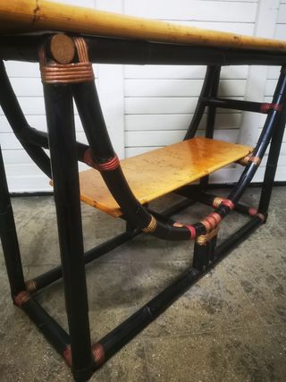 Consola. Vintage. Bambú