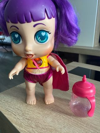 Muñeca superheroina bebe