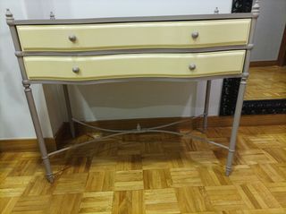 Mesa auxiliar decorativa.


