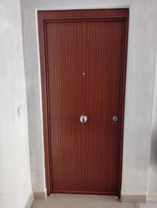 Carpintero e instalador de muebles