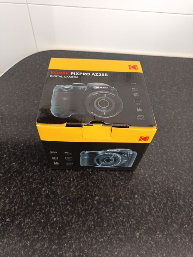 Cámara Kodak PixPro AZ255 granate