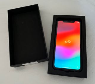 iPhone XR en color rojo 128gb de almacenamiento