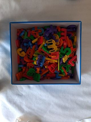 Imanes de letras y números